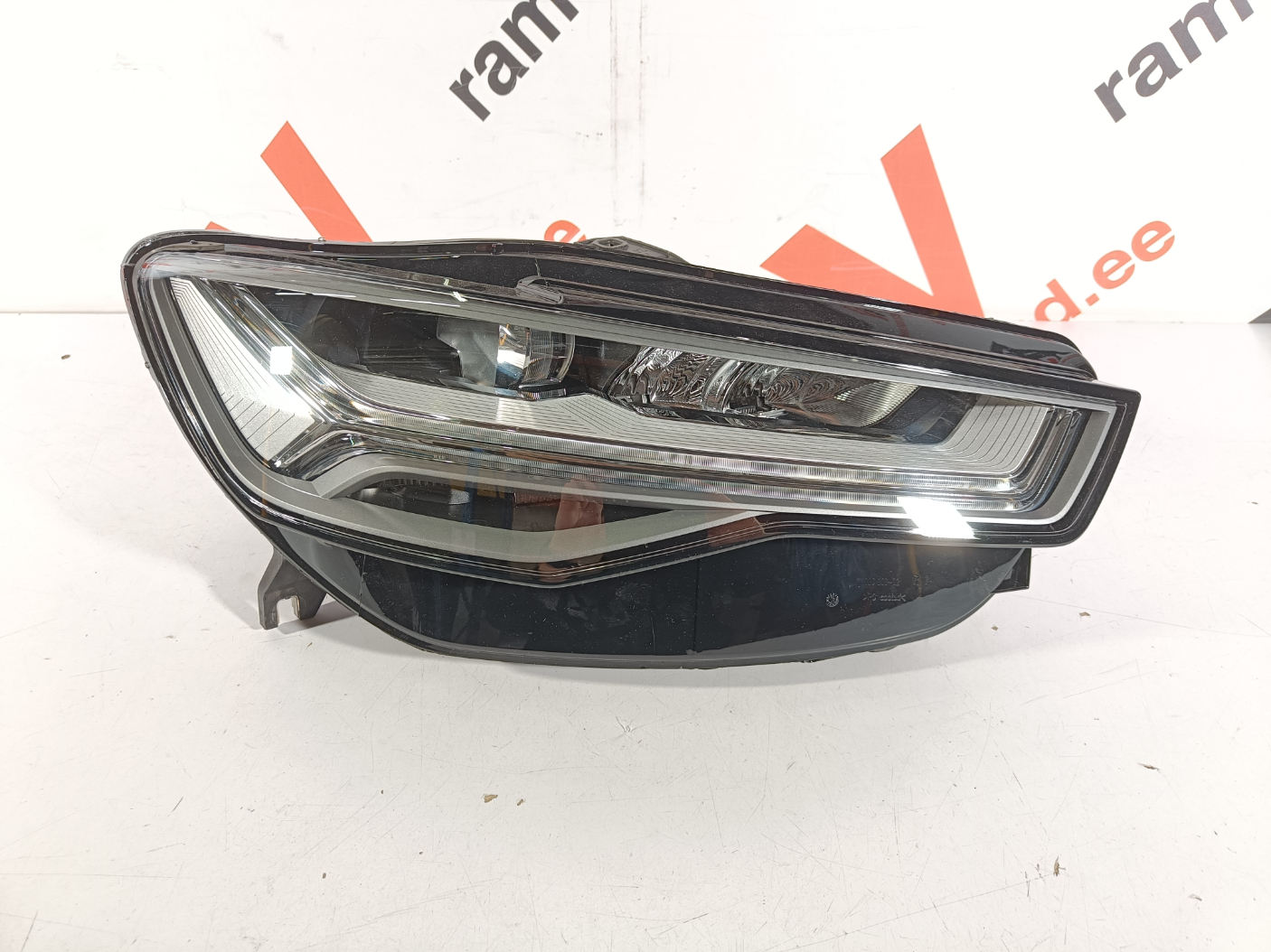 Audi A6 C7 esituli / headlight