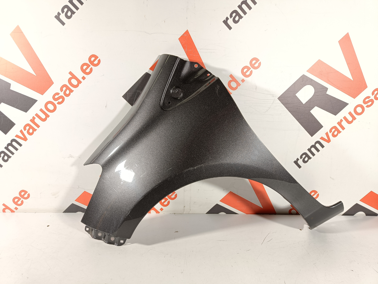 Toyota Yaris esitiib / front fender