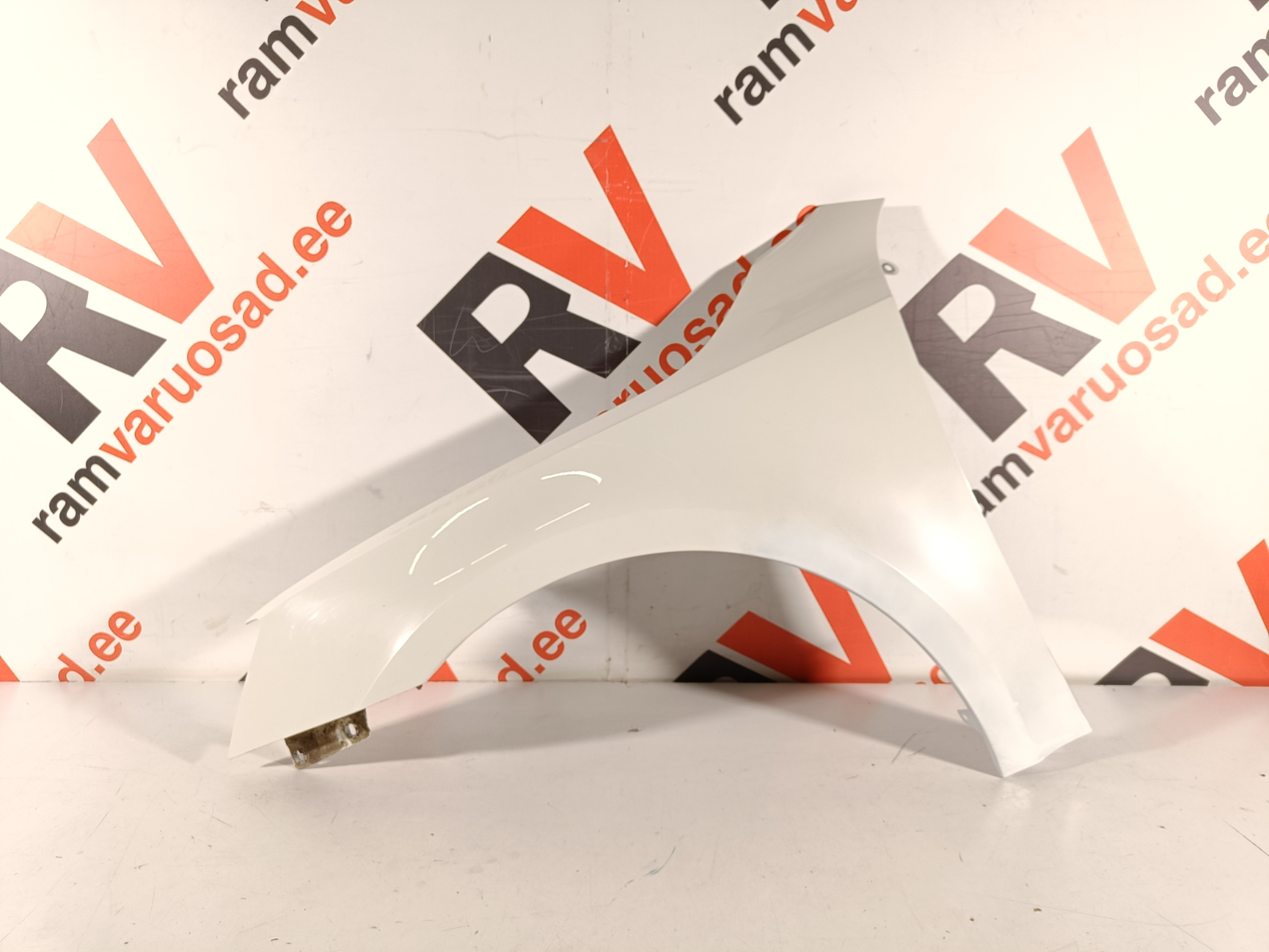 Skoda Octavia esitiib / front fender
