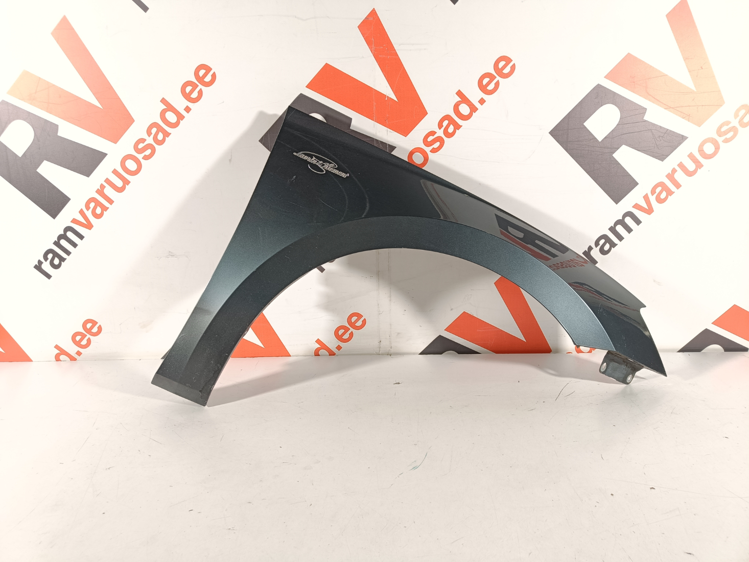 Skoda Superb esitiib / front fender