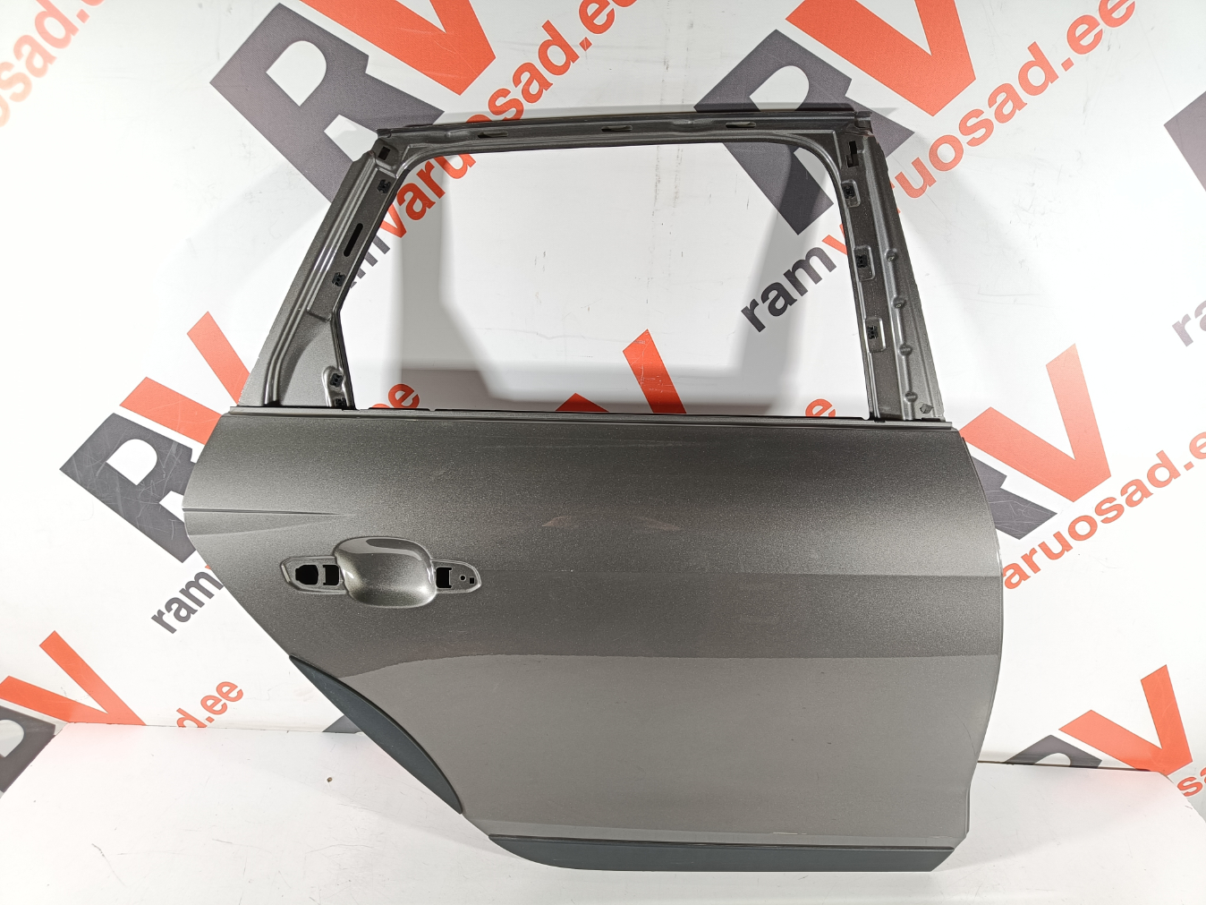 Audi A4 B9 tagauks