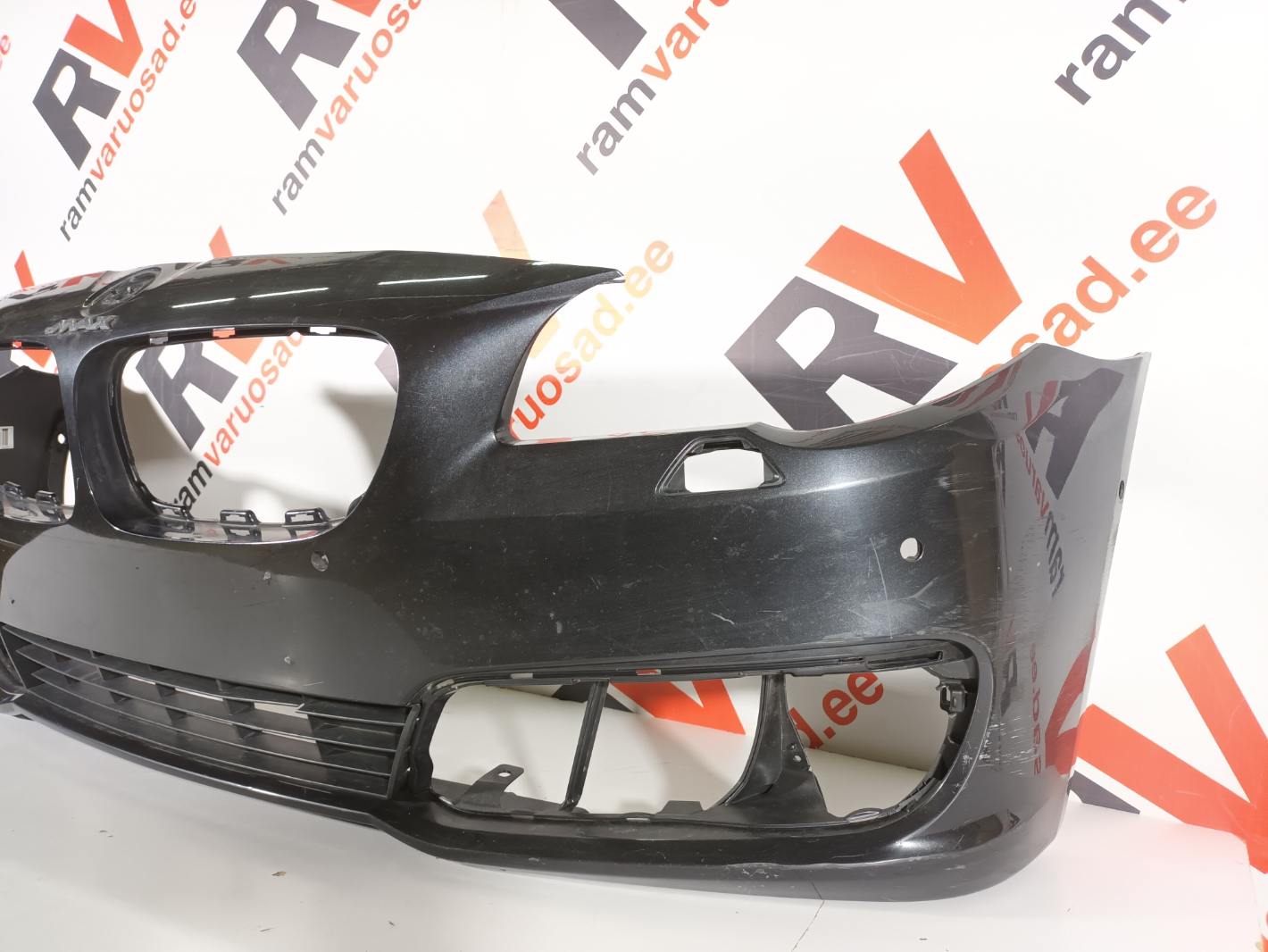 BMW 5 F10 Esistange - pilt 3