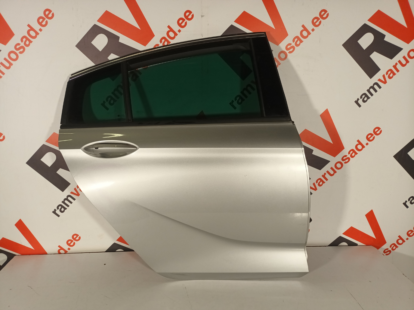 Opel Insignia tagauks