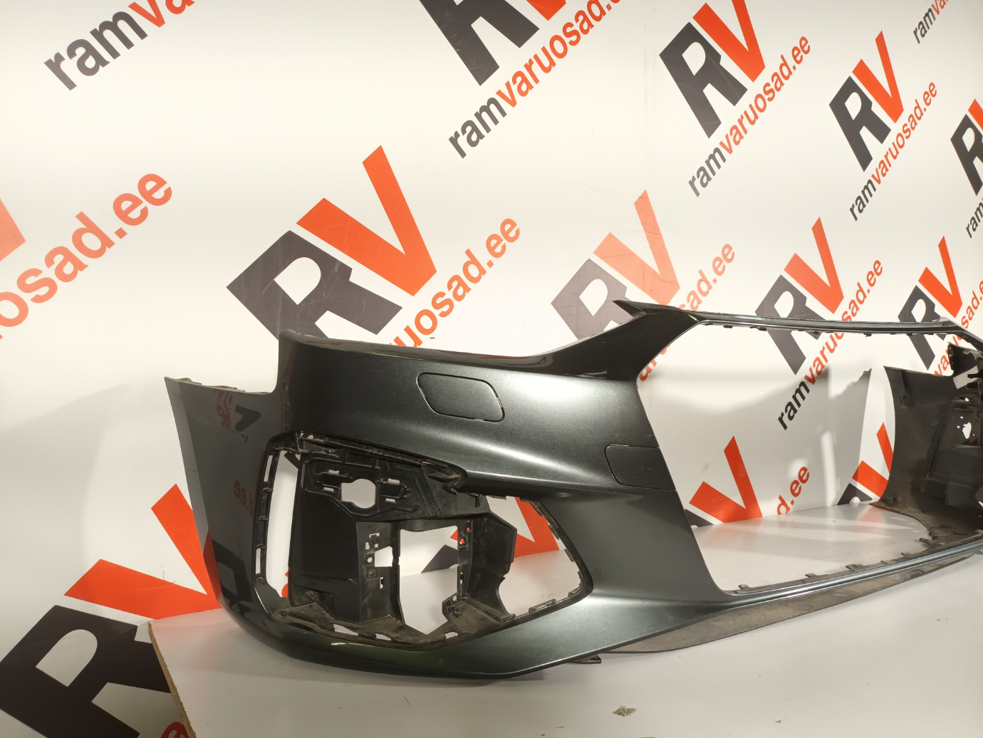 Audi A4 B9 esistange - pilt 2