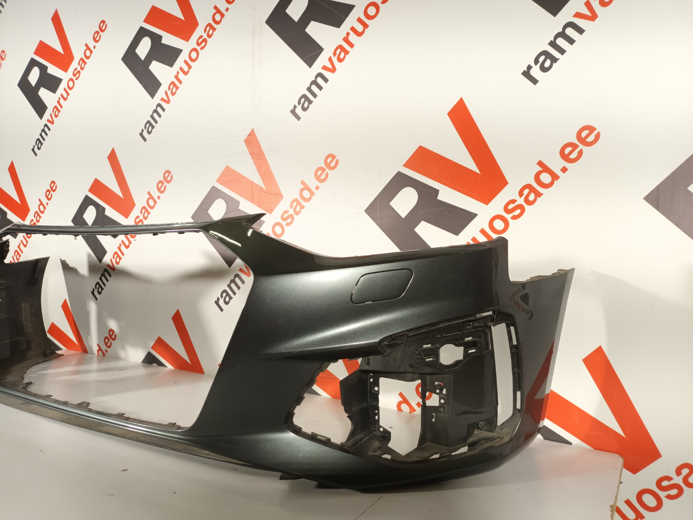 Audi A4 B9 esistange - pilt 3