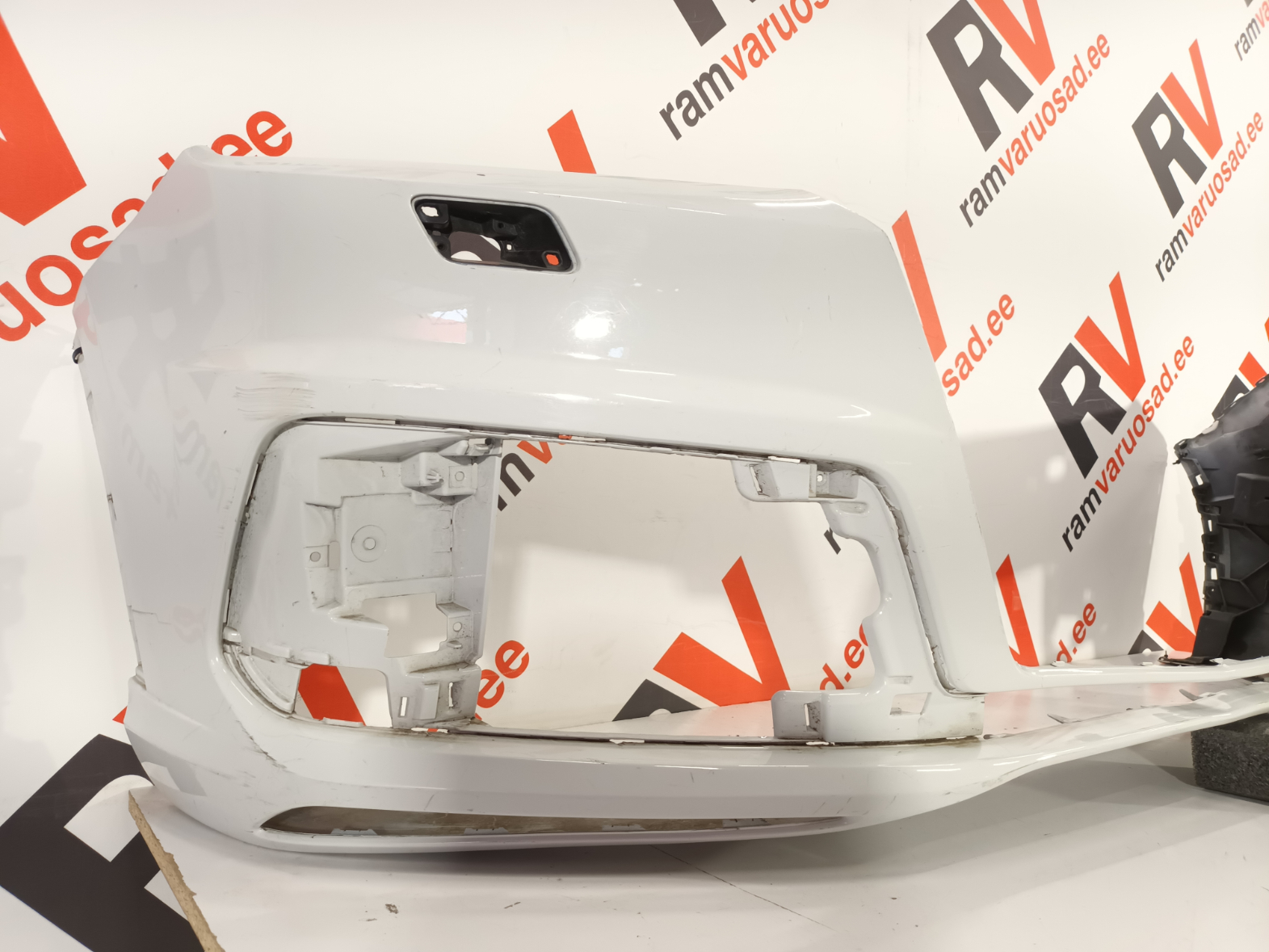 Audi Q7 esistange - pilt 2