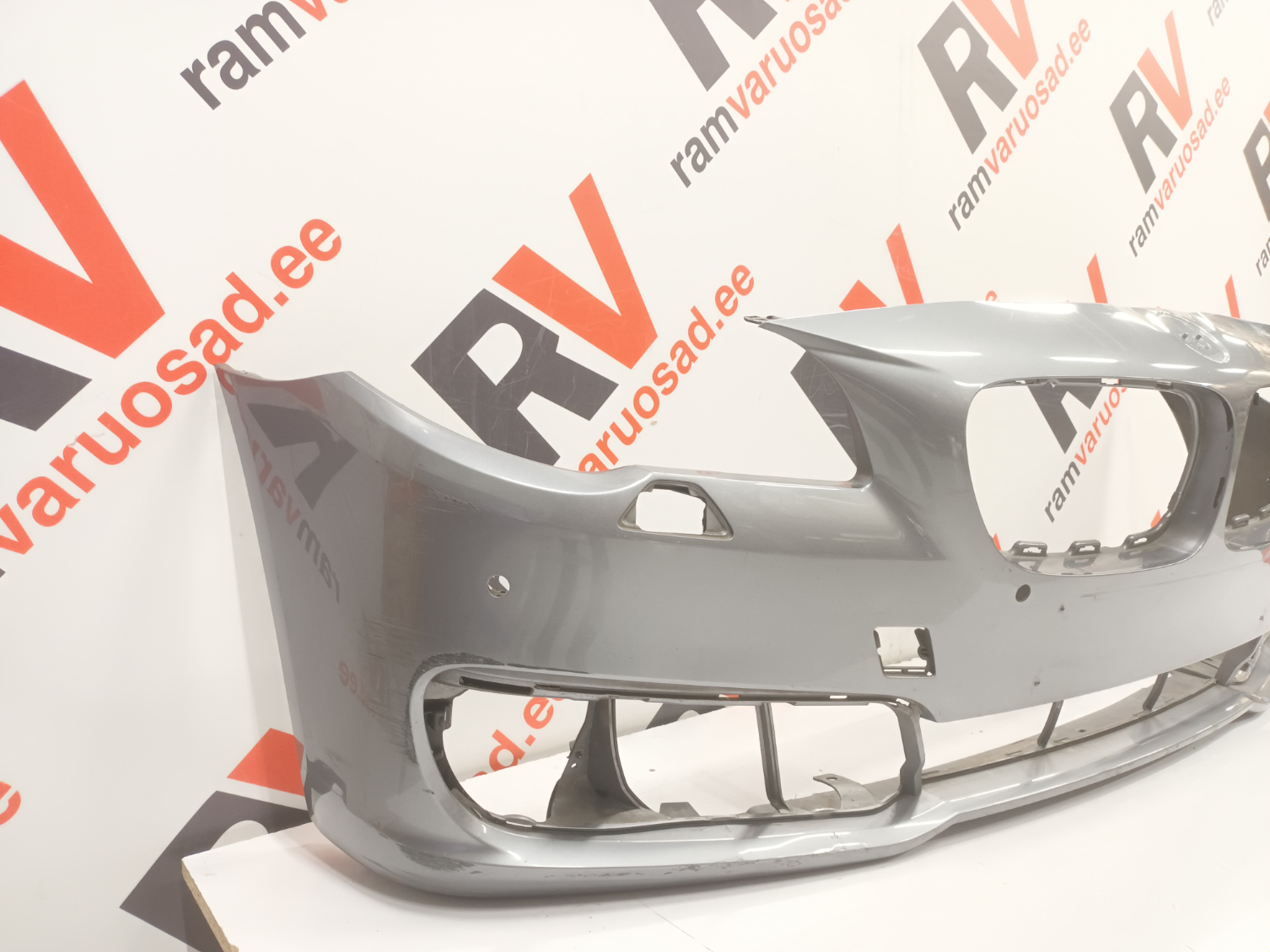 BMW 5 F10 esistange - pilt 2