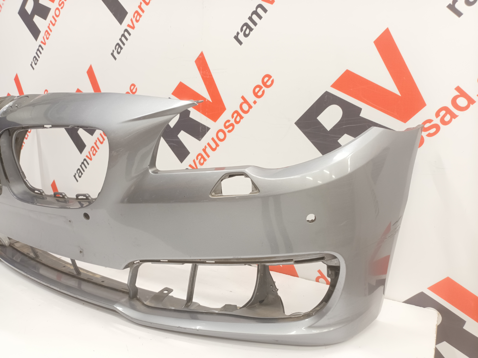 BMW 5 F10 esistange - pilt 3