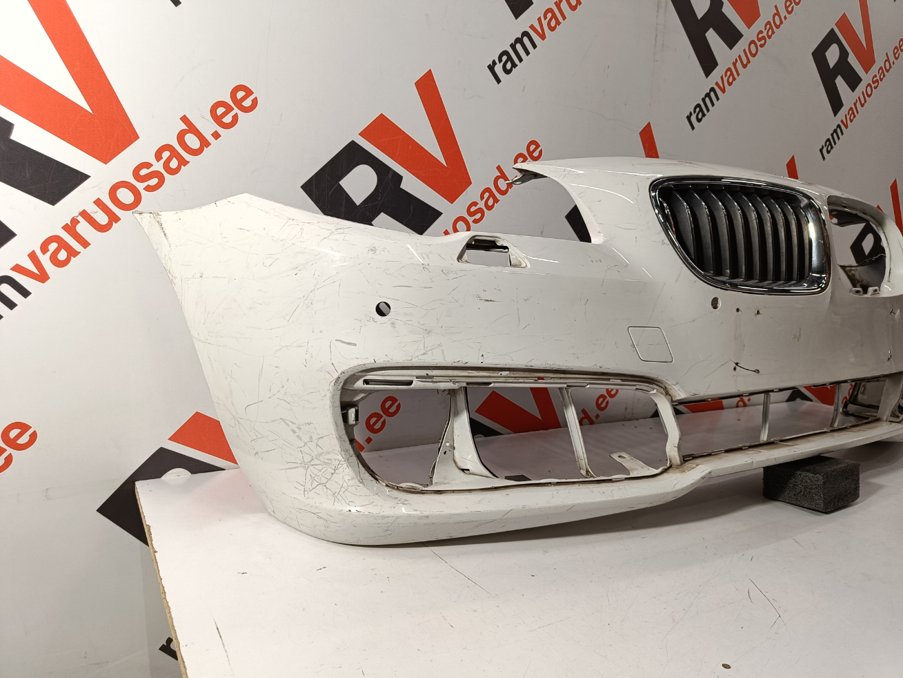 BMW 5 F10 esistange - pilt 2