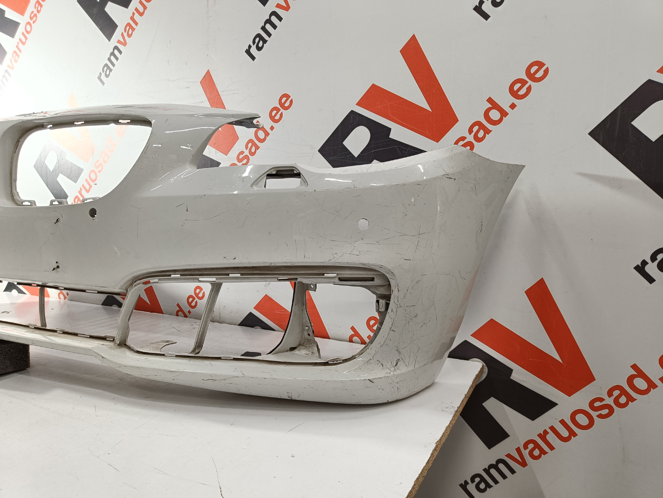 BMW 5 F10 esistange - pilt 3