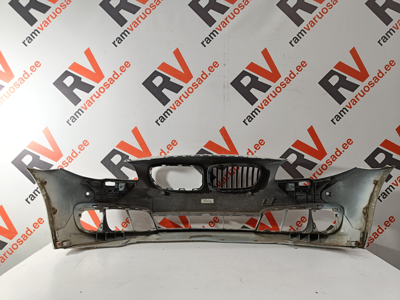 BMW 5 F10 esistange - pilt 4